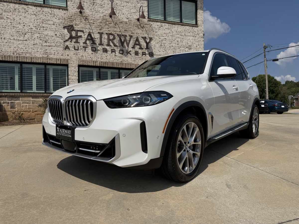 Used 2026 BMW X5 xDrive40i AWD/4WD image 2