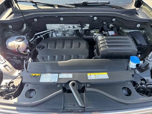 Certified 2025 Volkswagen Atlas Peak Edition SE AWD/4WD image 29