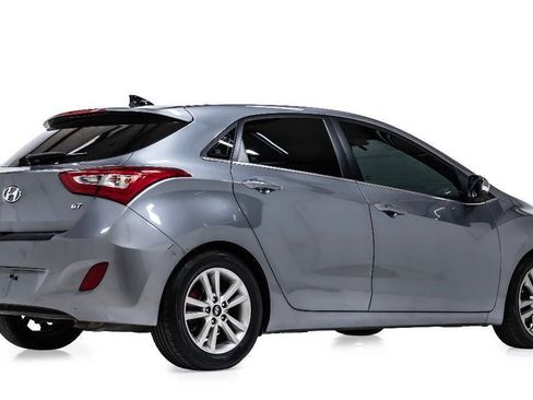 Used 2016 Hyundai Elantra GT w/ Option Group 03 FWD image 3