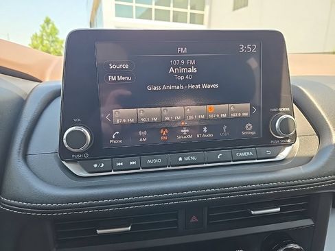 Used 2023 Nissan Rogue SV AWD/4WD image 45