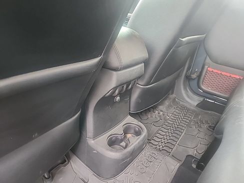 Used 2018 Jeep Wrangler Unlimited Rubicon AWD/4WD image 27