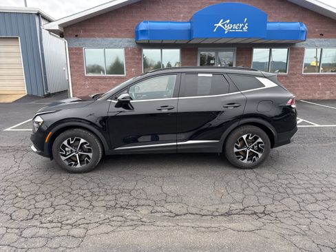 Used 2023 Kia Sportage EX w/ EX Premium Package image 3