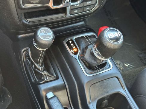 Used 2022 Jeep Wrangler Unlimited Sahara w/ Cold Weather Group image 32