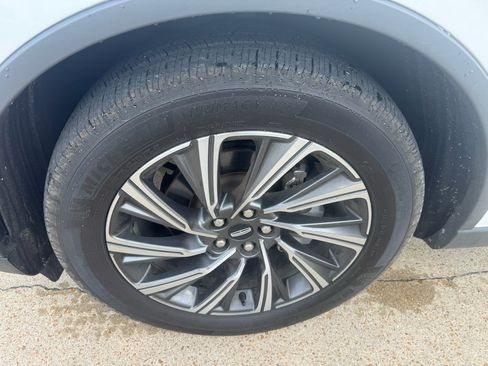Used 2025 Lincoln Aviator 2WD image 9