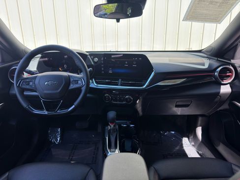 Used 2025 Chevrolet Trax RS FWD image 11