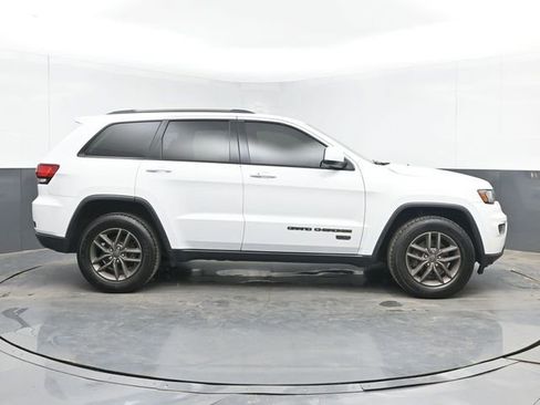 Used 2017 Jeep Grand Cherokee Laredo AWD/4WD image 11