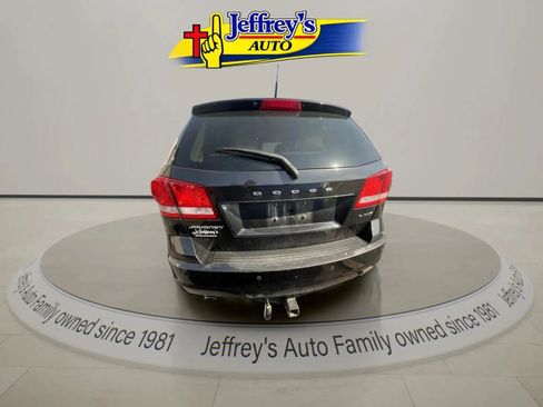 Used 2011 Dodge Journey Lux w/ Navigation Convenience Group FWD image 4