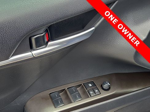 Used 2024 Toyota Camry SE FWD image 13