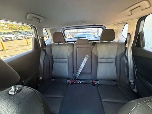 Used 2025 Nissan Rogue SV FWD image 40