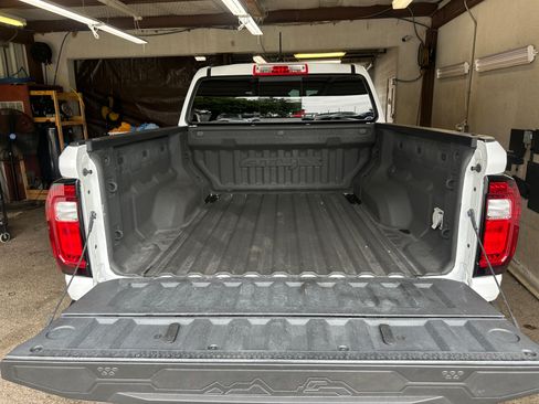 Used 2023 GMC Canyon AT4X AWD/4WD image 12