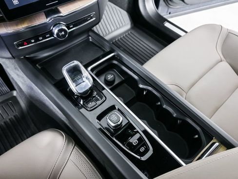 Used 2026 Volvo XC60 B5 Plus w/ Protection Package Premier image 18