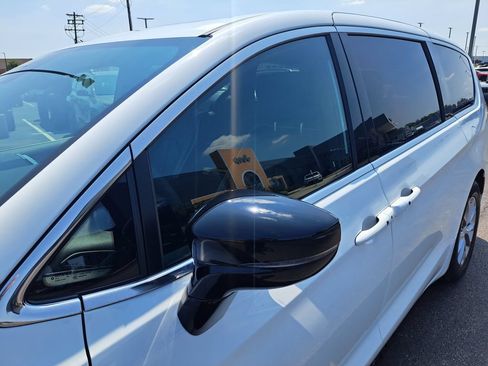 Certified 2026 Chrysler Pacifica Limited FWD image 40