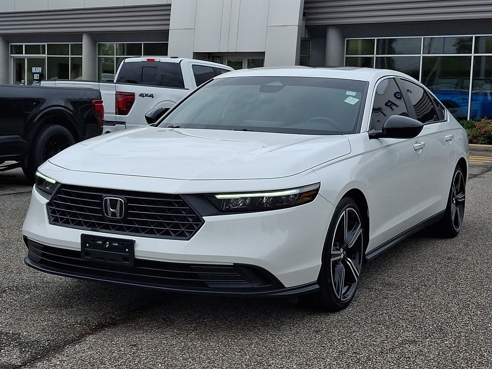 Used 2025 Honda Accord Sport image 4