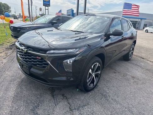 Used 2024 Chevrolet Trax RS w/ Driver Confidence Package FWD image 3