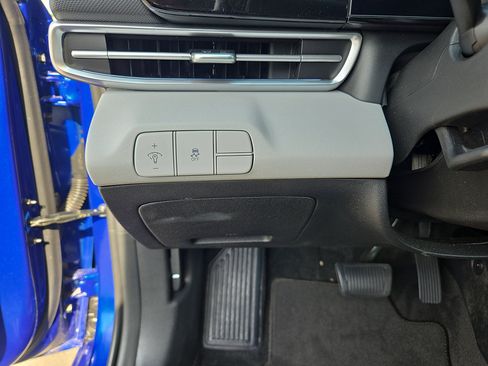 Certified 2025 Hyundai Elantra Limited FWD image 16