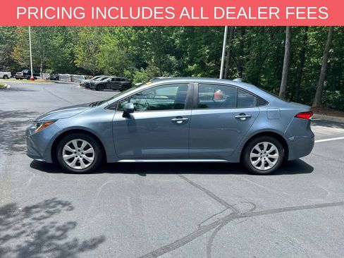 Used 2025 Toyota Corolla LE w/ Convenience Package FWD image 4