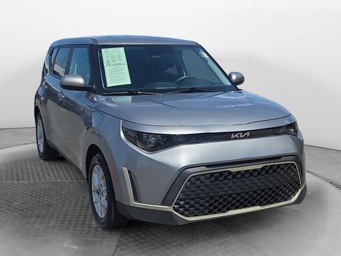 Used 2025 Kia Soul LX w/ LX Technology Package FWD image 7