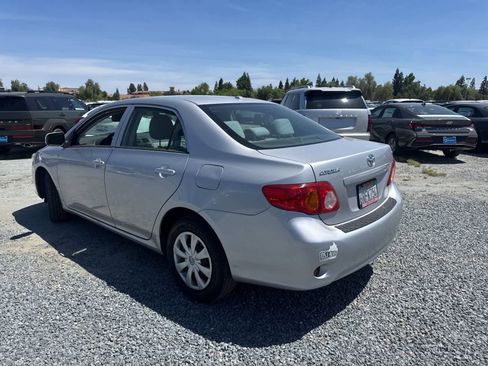 Used 2010 Toyota Corolla LE FWD image 7