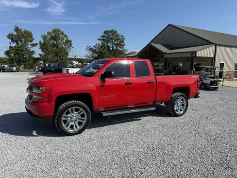 Used 2017 Chevrolet Silverado 1500 Custom w/ Custom Convenience Package AWD/4WD image 1
