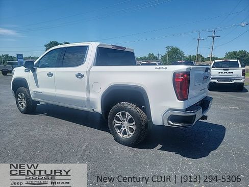 Used 2020 GMC Sierra 1500 SLT w/ Driver Alert Package II AWD/4WD image 3
