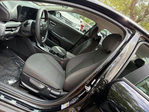 Used 2025 Kia K4 FWD image 25