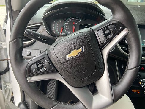 Used 2017 Chevrolet Trax LT w/ LT Convenience Package FWD image 14