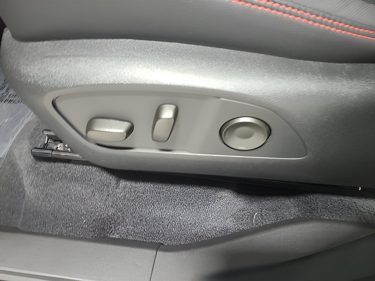 Used 2026 Chevrolet Traverse RS w/ LPO, Floor Liner Package AWD/4WD image 23