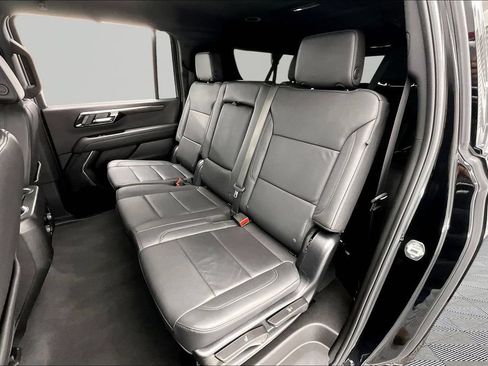 Used 2025 Chevrolet Suburban Z71 AWD/4WD image 26