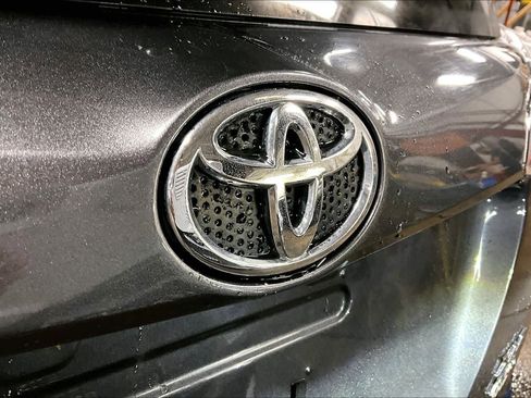 Used 2017 Toyota RAV4 XLE AWD/4WD image 30