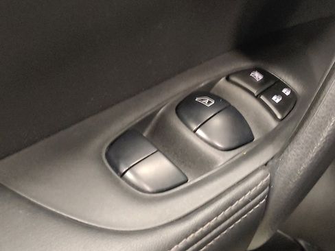 Used 2020 Nissan Rogue Sport S image 27