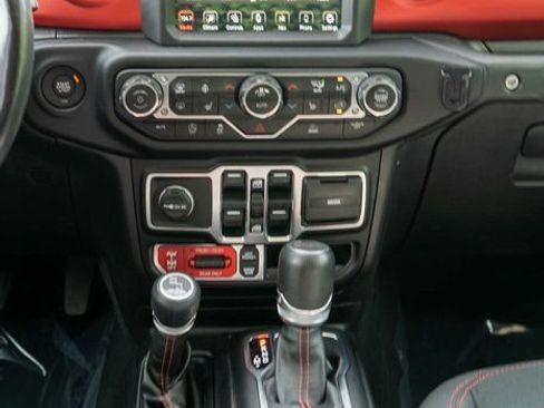 Used 2021 Jeep Gladiator Rubicon w/ Dual Top Group AWD/4WD image 15