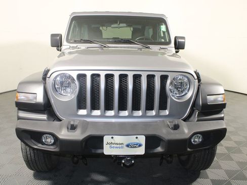 Used 2020 Jeep Wrangler Sport image 3