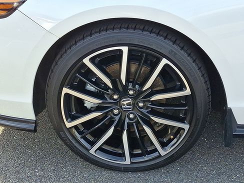 Used 2023 Honda Accord Touring image 9