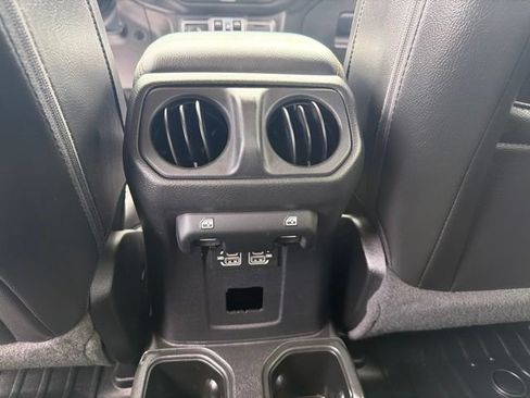Used 2022 Jeep Gladiator Overland AWD/4WD image 8