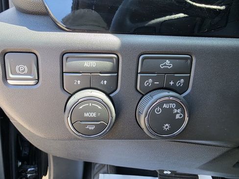 Used 2026 Chevrolet Silverado 1500 LT AWD/4WD image 5