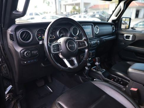 Used 2022 Jeep Wrangler Unlimited Rubicon 4xe w/ Cold Weather Group AWD/4WD image 16