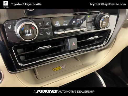 Used 2023 Toyota Highlander XLE image 34
