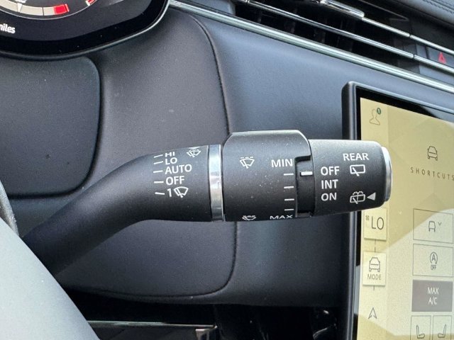 Used 2025 Land Rover Range Rover Sport SE AWD/4WD image 29