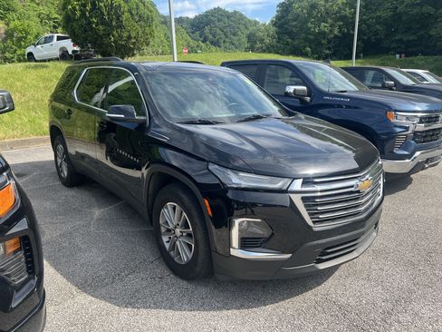 Used 2023 Chevrolet Traverse LT AWD/4WD image 3