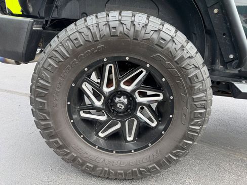 Used 2015 Jeep Wrangler Unlimited Sport w/ Quick Order Package 24S AWD/4WD image 30