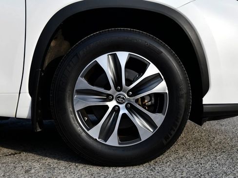 Used 2023 Toyota Highlander XLE image 29