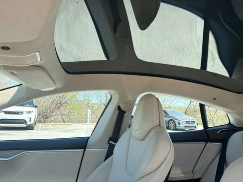 Used 2017 Tesla Model S 75D image 4