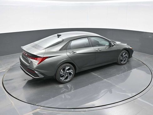 New 2025 Hyundai Elantra SEL image 29