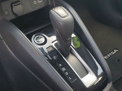 Used 2025 Nissan Versa SV image 9