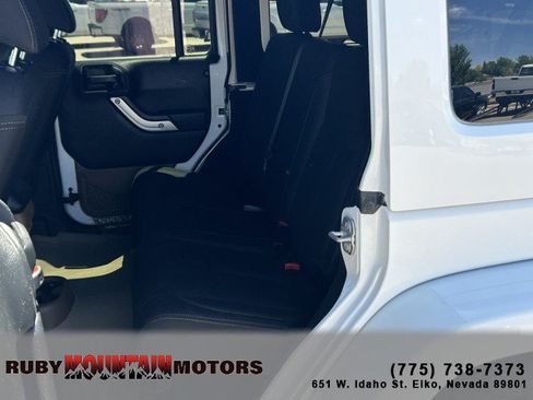 Used 2017 Jeep Wrangler Unlimited Rubicon w/ Connectivity Group AWD/4WD image 19