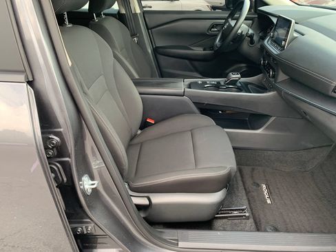 Used 2025 Nissan Rogue S FWD image 31