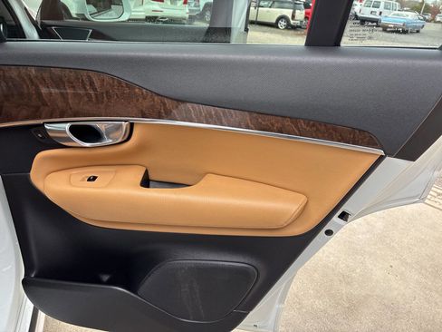 Used 2016 Volvo XC90 T6 Momentum image 61