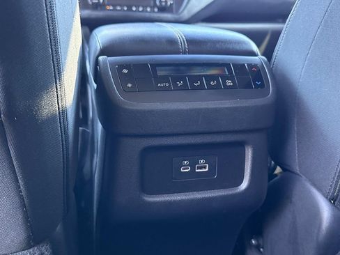 Used 2024 Nissan Pathfinder SV image 14