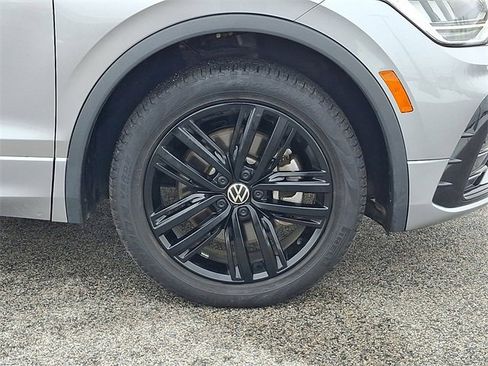 Used 2022 Volkswagen Tiguan SE R-Line image 12