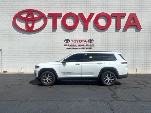 Used 2025 Jeep Grand Cherokee L Limited RWD image 3